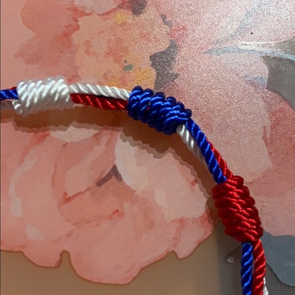 Thread bracelet - Picture 3 of 3